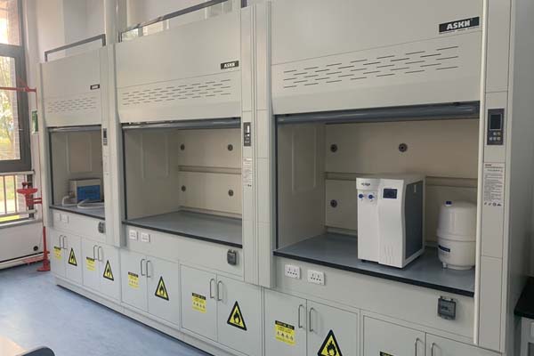 通風(fēng)柜通風(fēng)櫥使用時需要注意的安全事項